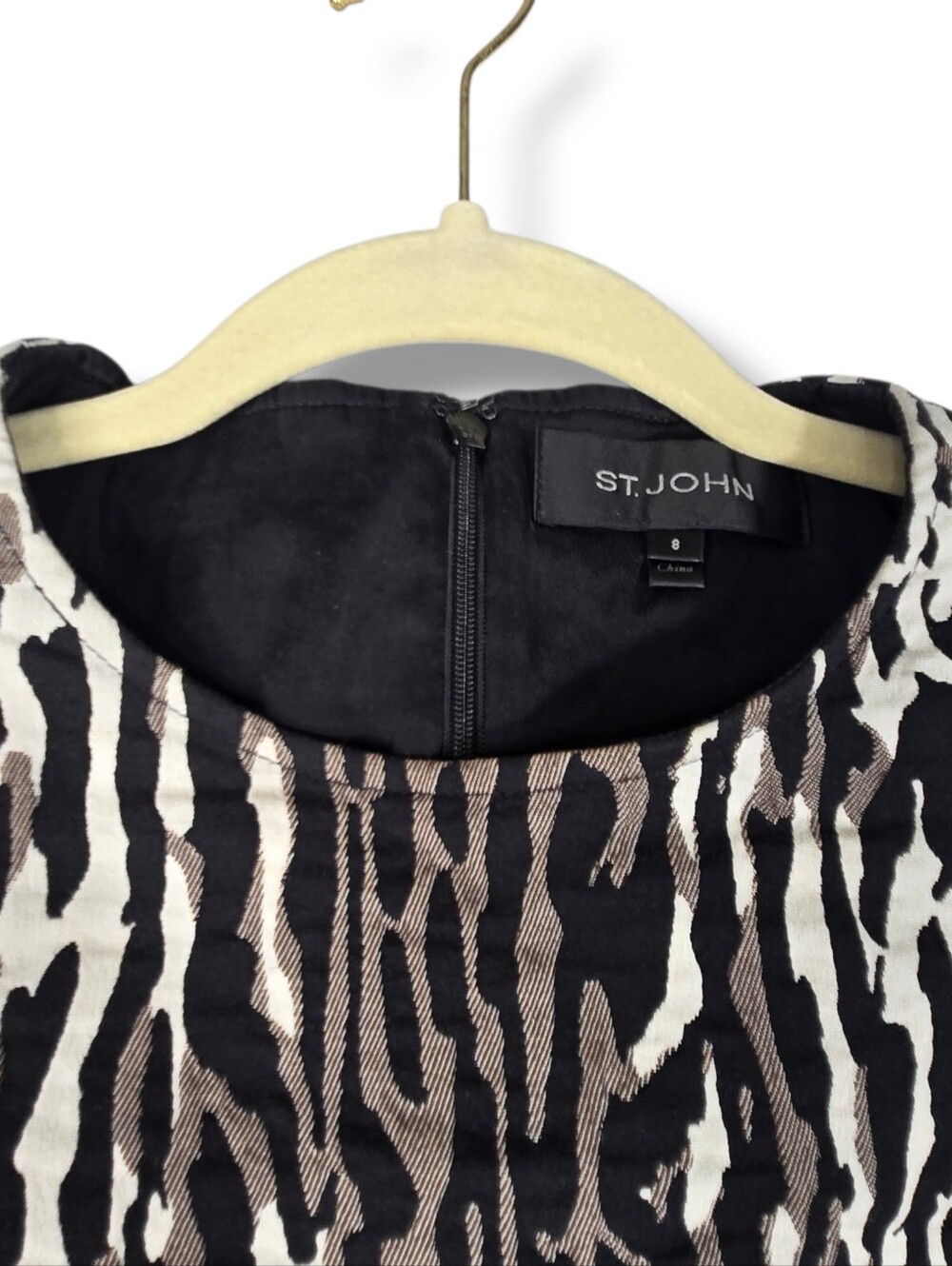 St. John Animal Print Sheath Dress Quiet Luxury Mixed Safari Sleeveless Size 8 - Picture 7 of 16
